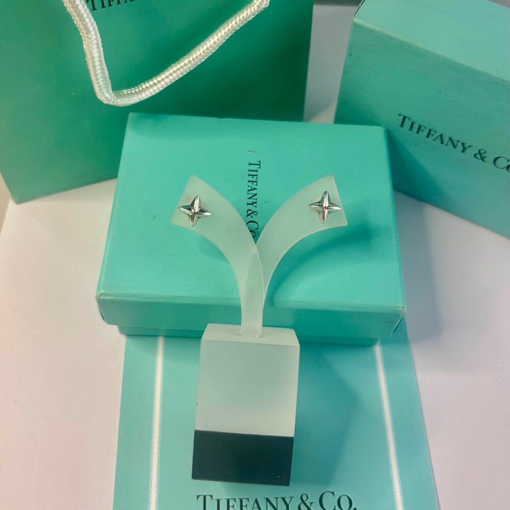 Tiffany & Co. pre-own silver Elsa Peretti Sirius star  stud.